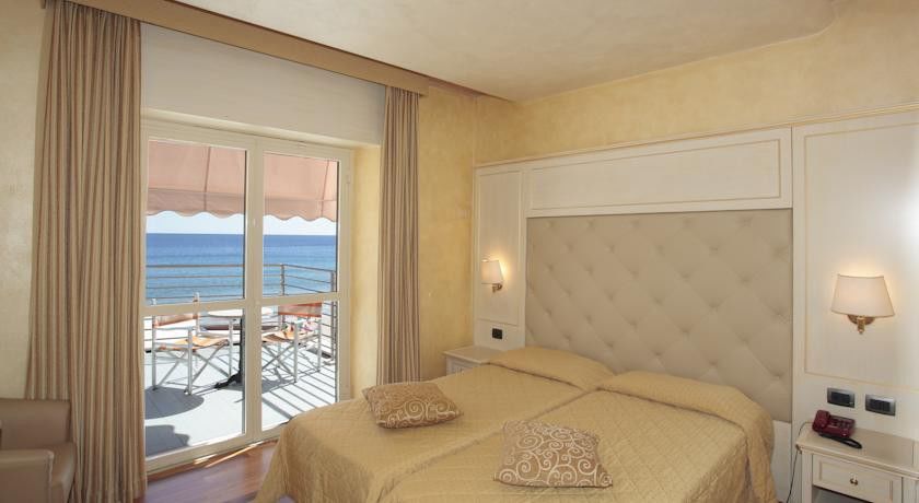 Hotel Regina Alassio Eksteriør billede